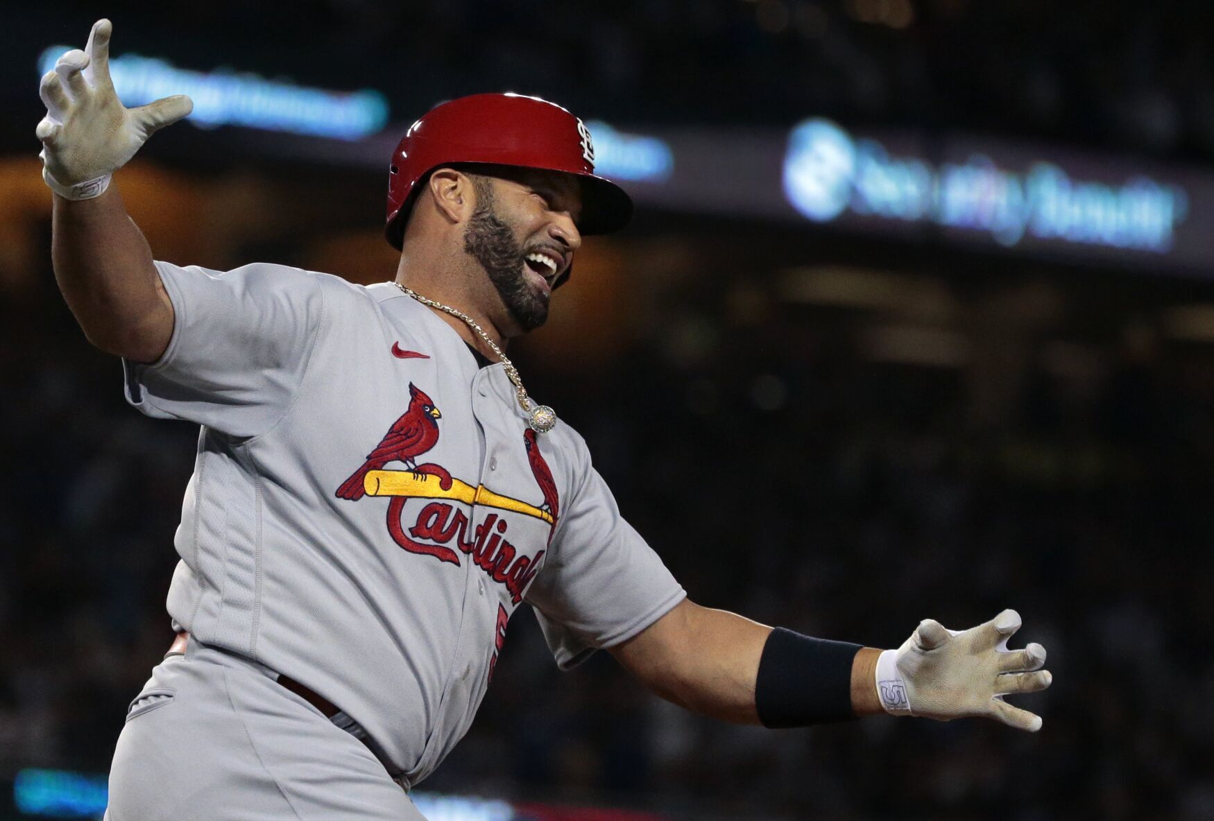 Pujols hits 700